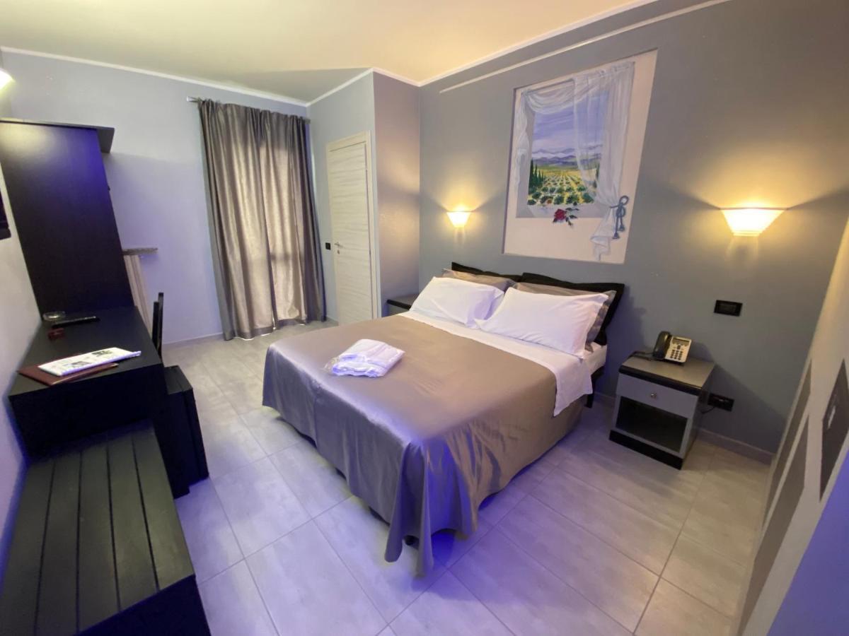 J Hotel Орбассано Екстер'єр фото