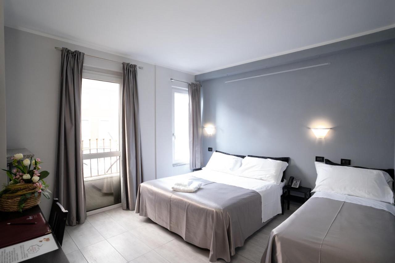 J Hotel Орбассано Екстер'єр фото