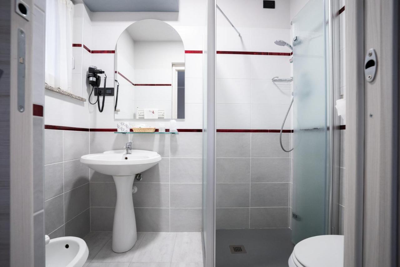 J Hotel Орбассано Екстер'єр фото
