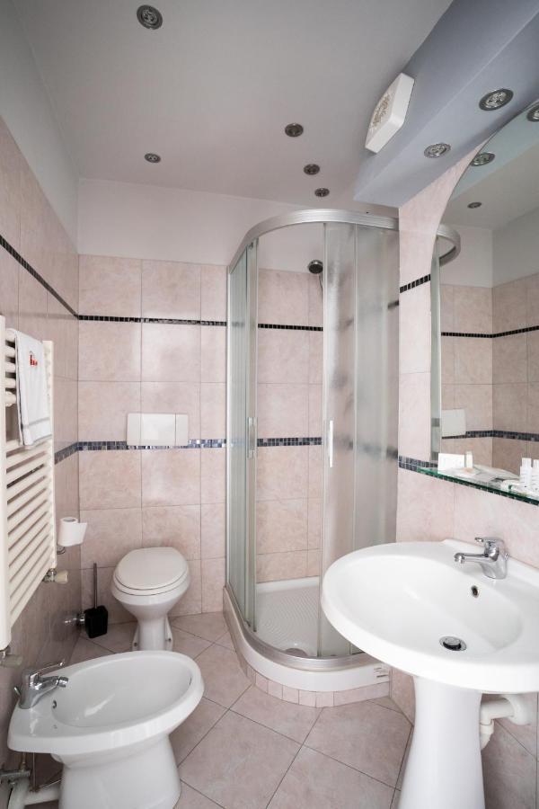 J Hotel Орбассано Екстер'єр фото